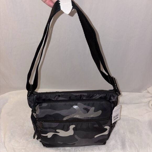 Time and Tru Women’s Nylon Camo Crossbody Bag Black & Silver NEW w Tags - Picture 2 of 13